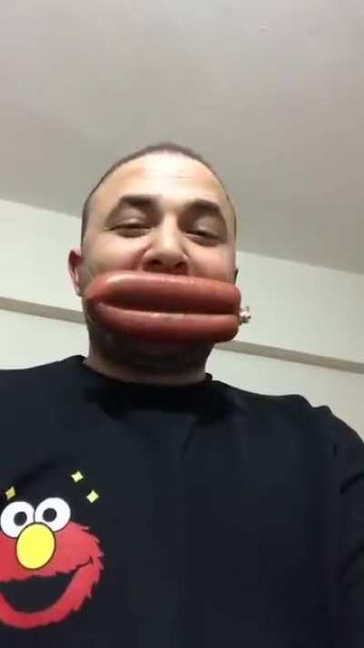adam &ccedil;ok iyi g&uuml;l&uuml;yor