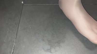 Sweaty nylon feet and sweat prints at work ❤️&zwj;🔥