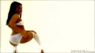 White Out #04 &ndash; Kira Noir