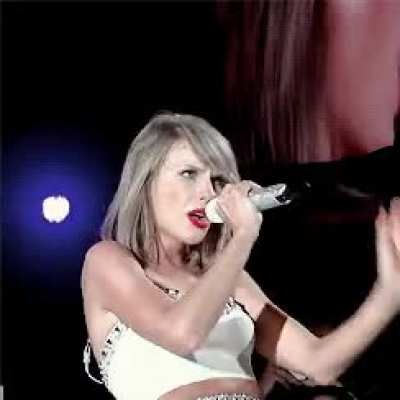 I'm in love with her sweaty armpit ❤️😍