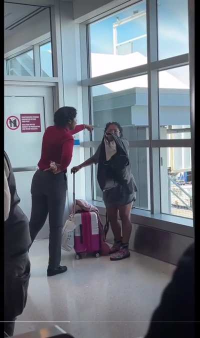 JFK Int&rsquo;l: intoxicated passenger has a huge meltdown over not being allowed to board the plane