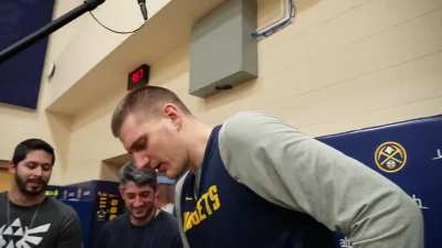 [Highlight]Another microphone dies in the line of duty at the hands of Nikola Jokic