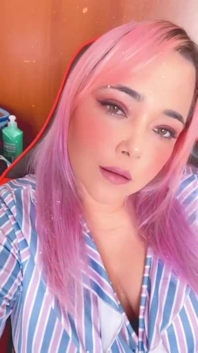 Laura gostosa peituda