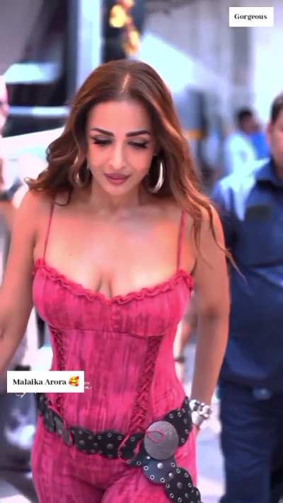 Malaika Arora Red Hot Walk 🔥&hearts;️
