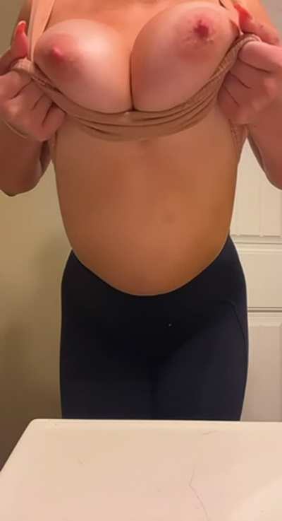 hope you like college chicks with really bouncy tits 😉 (oc)