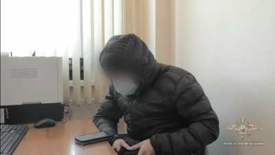 Мастер-класс по телефонному разводу на "лавишко". Иркутск. Фигурант дела о мошенничестве демонстрирует полицейским свое мастерство, набрав случайный телефонный номер.