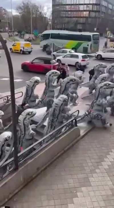 Joer.. &iquest;Otra mani en la plaza Col&oacute;n?