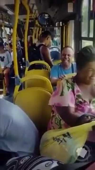 Transporte p&uacute;blico be like
