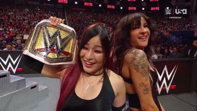 Iyo Sky and Dakota Kai