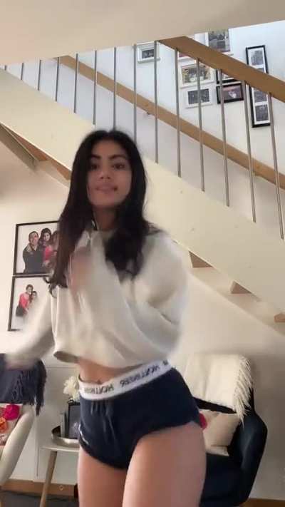 Tanya twerk