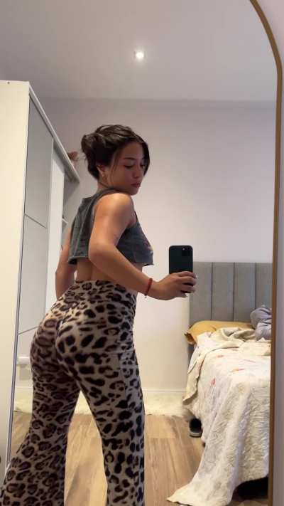 Hi I&rsquo;m shy would you lick my innie