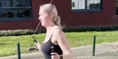 Tieten gaan op en neer super geil