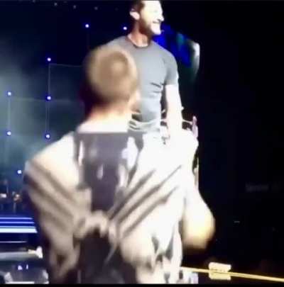 Overexcited fan finally meets Hugh Jackman and can&rsquo;t control himself!