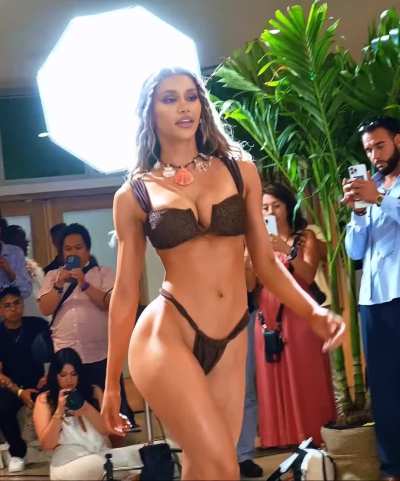Mariana Morais - Berry Beachy, Miami Swim Week 2025 (alternate angle)