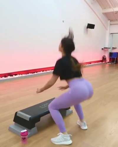 Showing off that booty while circuit training