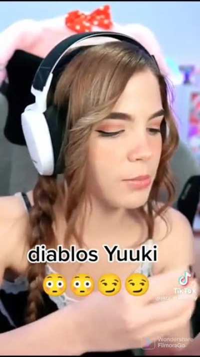 jajaja se cree muy graciosa 🙄🥱