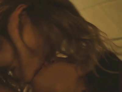 Monica Raymund &amp;amp; Tonya Glanz in 'Hightown' (S02E03)