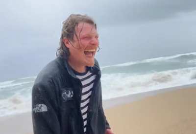This guy won&rsquo;t mess with the ocean again.. 🌊 ☠️