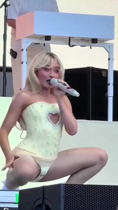 Sabrina Carpenter 