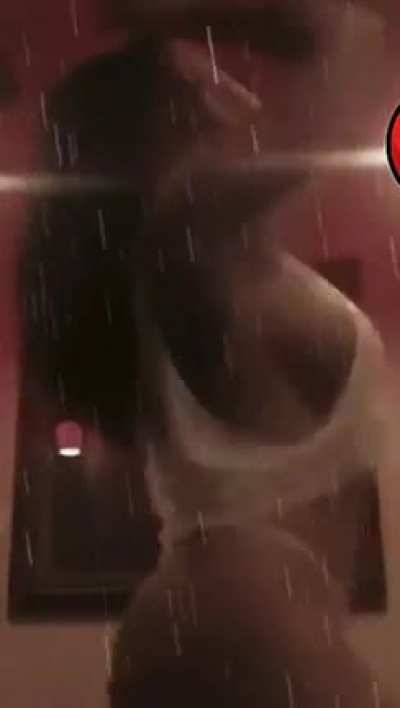 Nice side boob