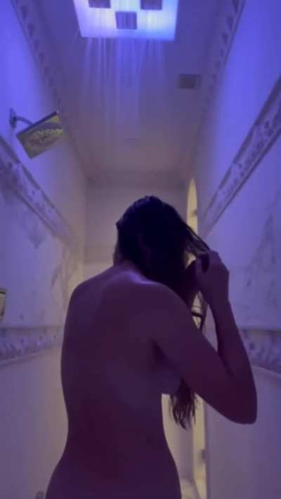 Ass Shower Sideboob