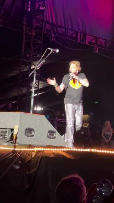 Axl explaining the &ldquo;pu$$y full of maggots&rdquo; line in ABSURD 😂