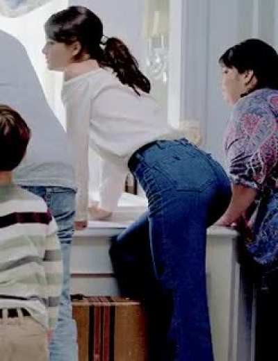 Sofia Black-D'Elia ass