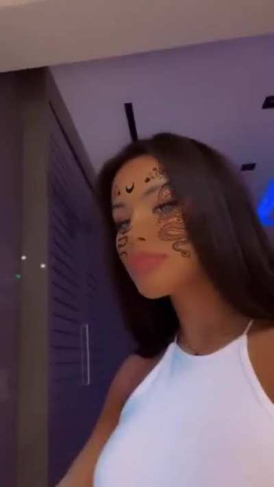 Bianca Anchieta sem suti&atilde;