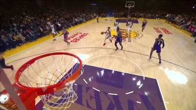 [Highlight] Markelle Fultz bullies LeBron James out of the way on a transition layup