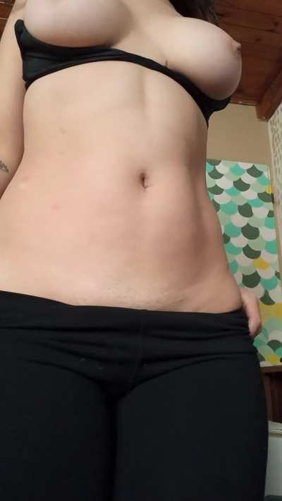 I hope my petite body can be sexy aswell 😏😈 Free page