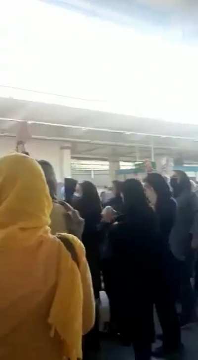 Iranian protesters chanting "Death to Islamic Republic"