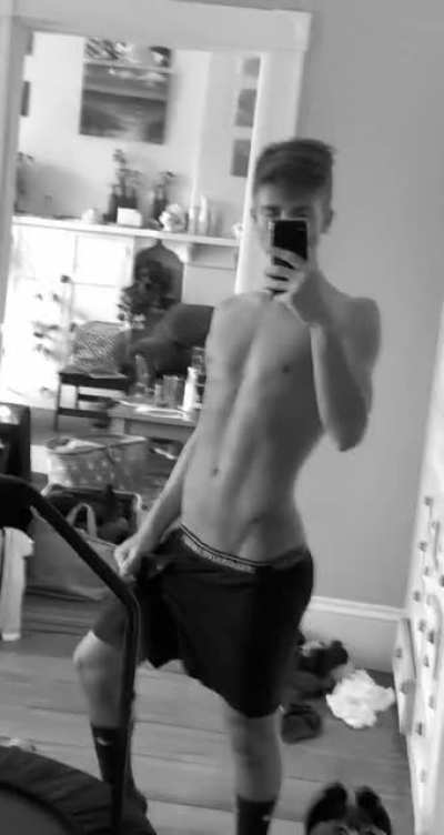come see way more 😈 linktr.ee/noahgrant