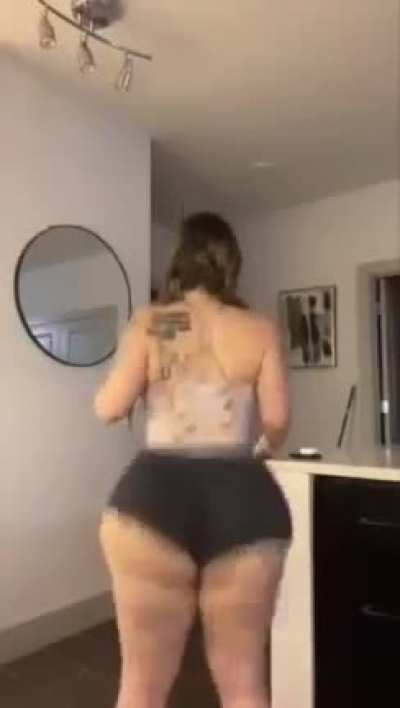 Oh my fucking gosh her shit Fat asf🍑‼<wbr>️y’al<wbr>l want her content ?