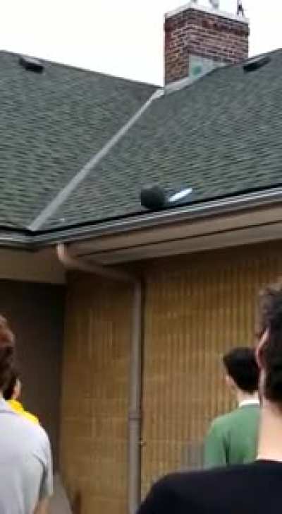 A group guys and dudes helping a complete stranger (myself) get my frisbee off a roof.