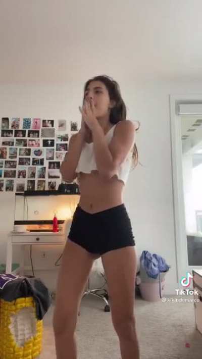 Crop top thot