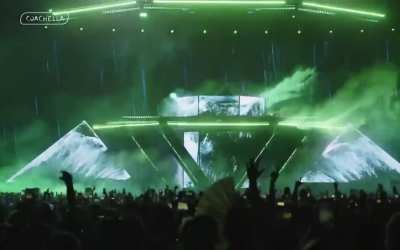 Video of Metro playing FSMH &amp;amp; Waves at Coachella