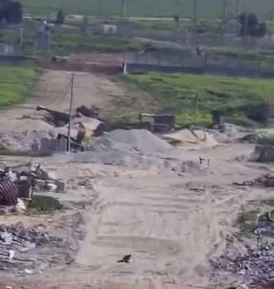 IDF sniping an unarmed civilians trying to collect AID.