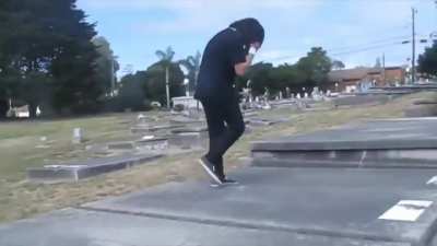Eu n&atilde;o curto muito, mais quero saber q m&uacute;sica q esse retardado t&aacute; cantando