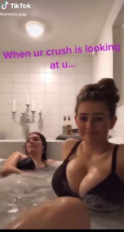 Huge Huge tits