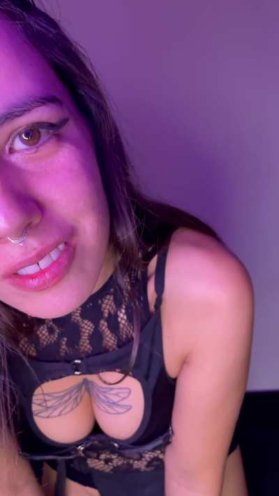 I&rsquo;m so hungry, how many tiny males are here to satisfy me?