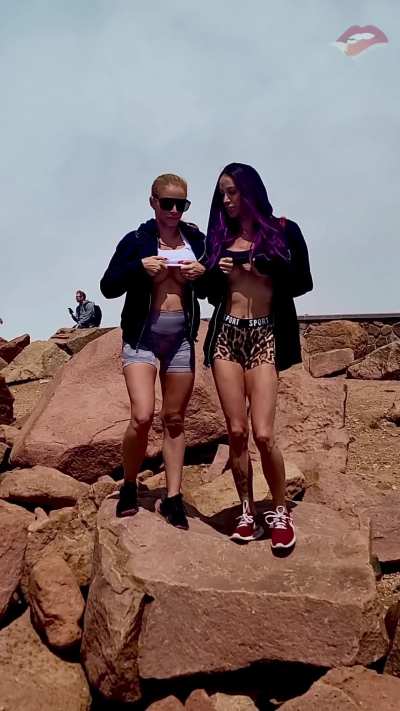 Pikes Peak vs. Mars Foxxx Peaks vs. Huney Baked Peaks