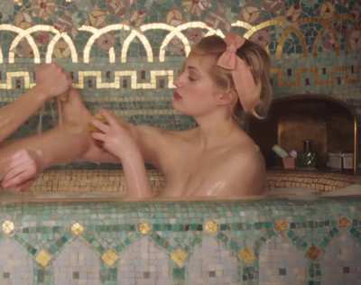Nadia Tereszkiewicz in 'Mon crime' (2023)