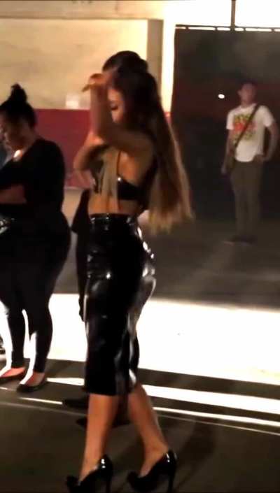 Feeding Ariana Grande