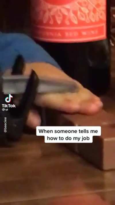 Watch her finger