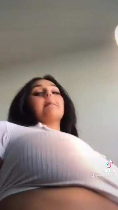 the underboob&hellip;😫