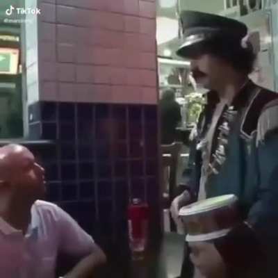 😢