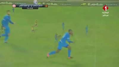 Soccer goalie Kungfu kicks his opponent right on the neck.
