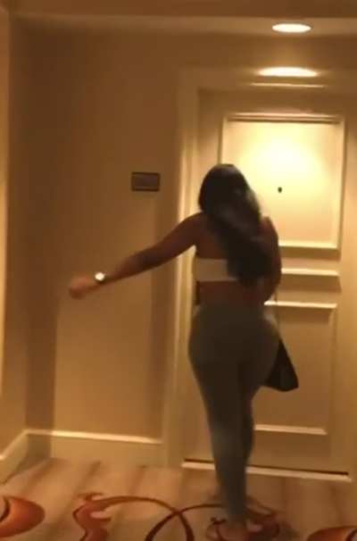 I played a prank on my lil brother and gave him a “pill” and I decided to make him extra hard and when I bounced my ass he started rubbing and grabbing his dick lmaoooooo…boy get out this hallway