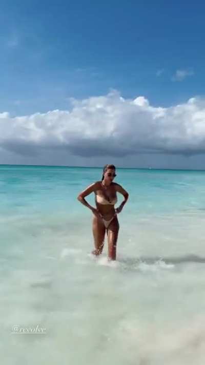i wonder if devin&rsquo;s mad there&rsquo;s another girl with big tits on the same revolve trip 😂