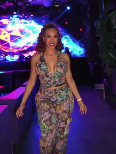Ros enjoying Art Basel in Miami | IG 12/07/25